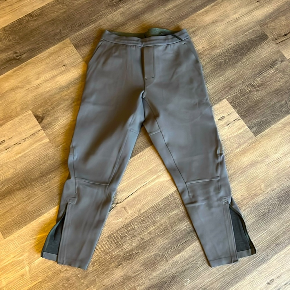 Lululemon lab cropped joggers. Sz S